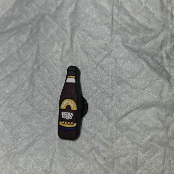 4/$8 Decorative Crocs Charm Shoe Charm - Drucal Extra Viejo - Picture 2 of 3